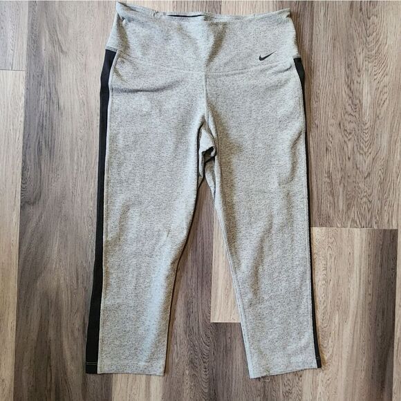 NIKE WOMENS CROPPED  LEGGINGS S - Picture 1 of 4